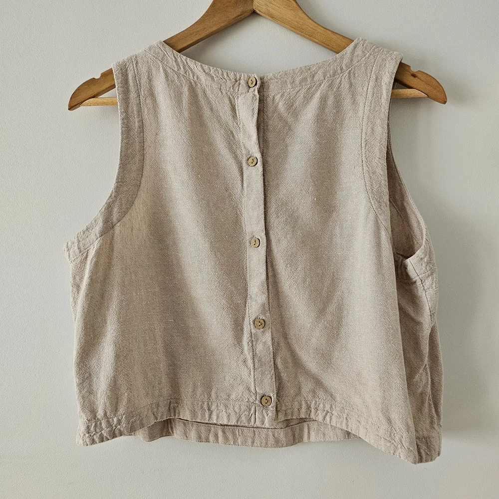 Elegant Sleeveless Top and Skirt Set - Picture 5 of 6